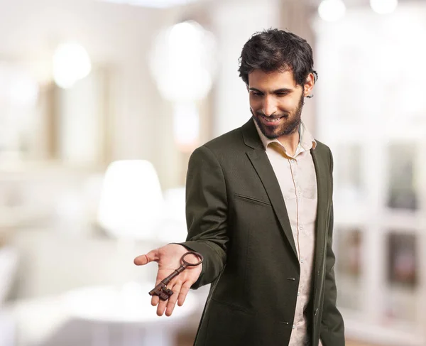 Homem de negócios feliz com chave vintage — Fotografia de Stock