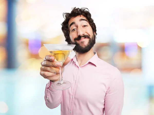 Χαρούμενος νεαρός με αλκοολούχο ποτό — Φωτογραφία Αρχείου