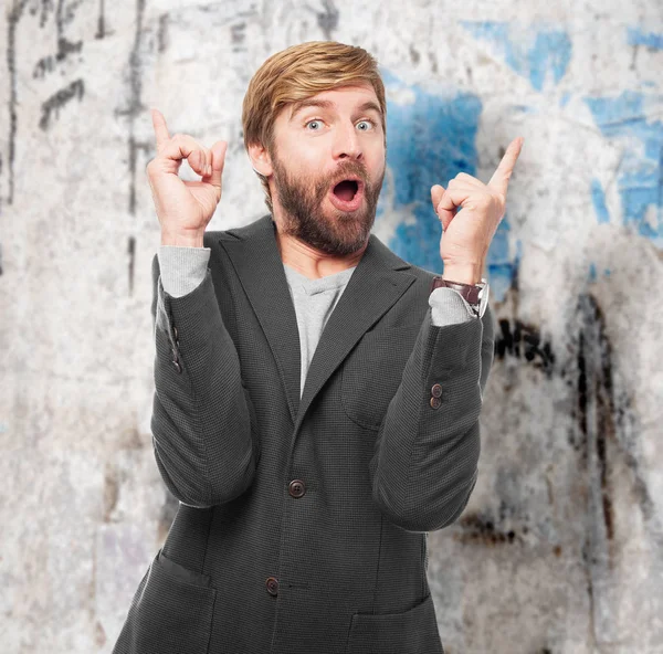 Sorprendido hombre de negocios con signo de celebración —  Fotos de Stock