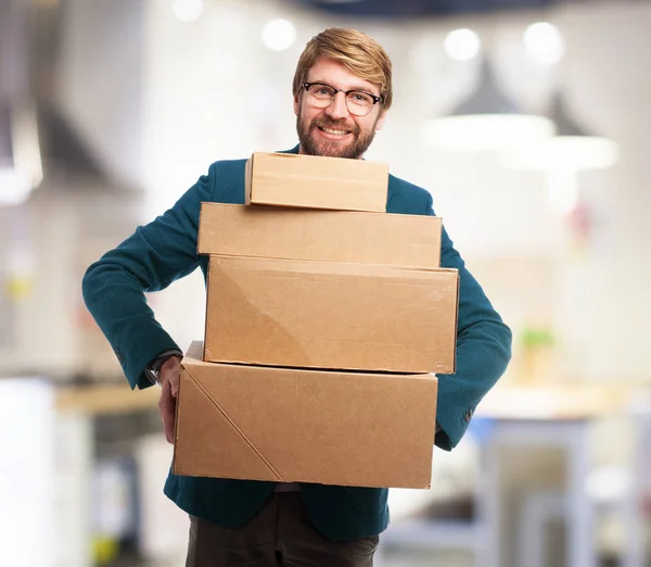 Happy affärsman med lådor — Stockfoto