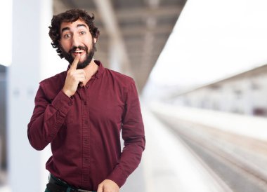 mutlu genç adam fikir sahip olmak