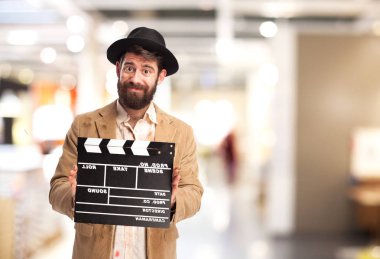 evsiz adamla mutlu tokmağı