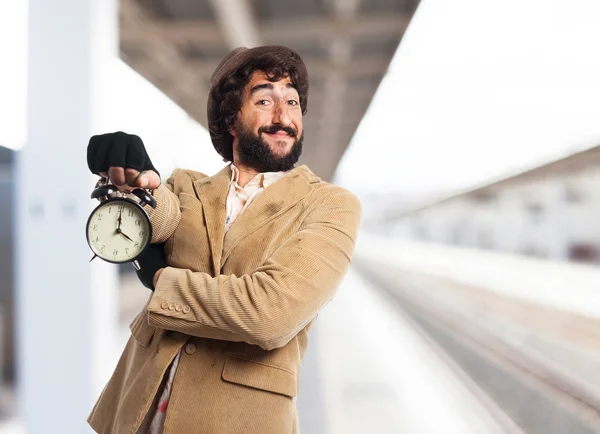 Hombre feliz sin hogar con reloj —  Fotos de Stock