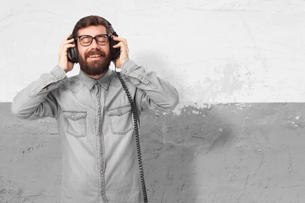 Joven feliz con auriculares — Foto de Stock