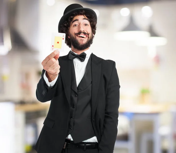 Homem feliz com cartões de poker — Fotografia de Stock