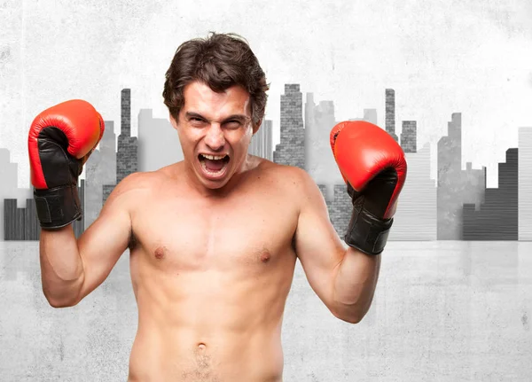 Сильный молодой человек бокс — стоковое фото