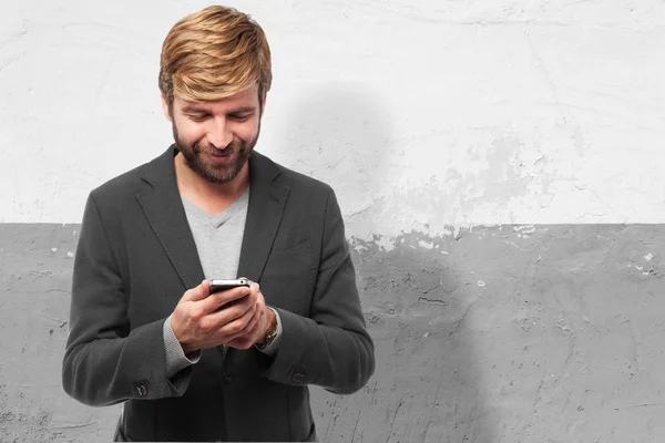 Zufriedener Geschäftsmann mit Handy — Stockfoto