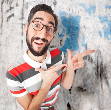 çılgın genç adam işaretçi açık