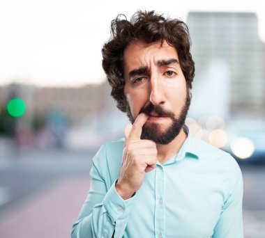 genç adam düşünüyorum konsantre