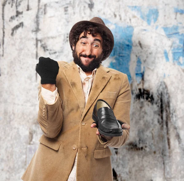 Hombre feliz sin hogar con zapato — Foto de Stock