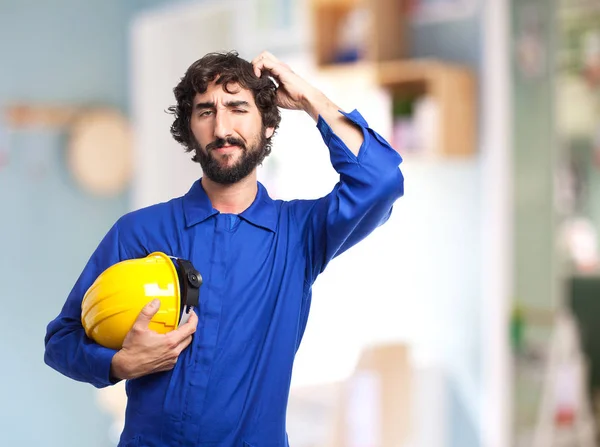 Confuso trabalhador homem pensamento — Fotografia de Stock