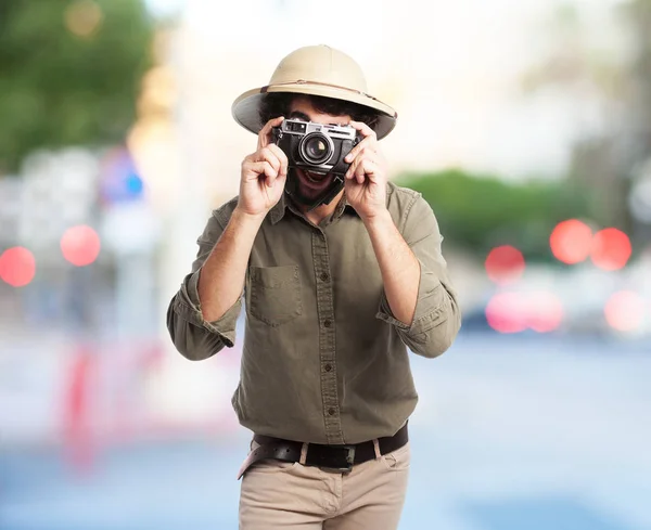 Crazy explorer mannen med kameran — Stockfoto