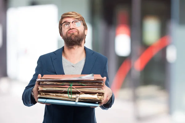 Langweiliger Geschäftsmann mit Akten — Stockfoto