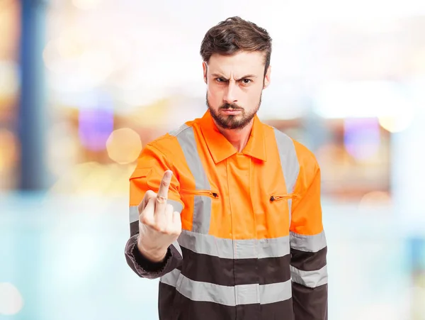 Θυμωμένος ο εργαζόμενος άνθρωπος σε διαφωνούν πόζα — Φωτογραφία Αρχείου