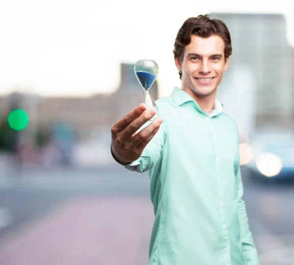 Hombre de negocios feliz con temporizador de arena — Foto de Stock