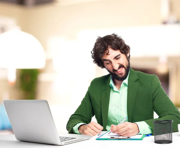 Homem de negócios irritado com laptop — Fotografia de Stock