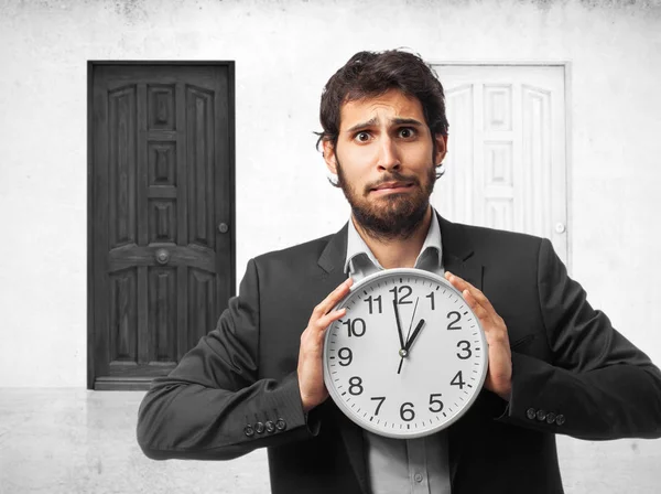 Besorgter Geschäftsmann mit Uhr — Stockfoto