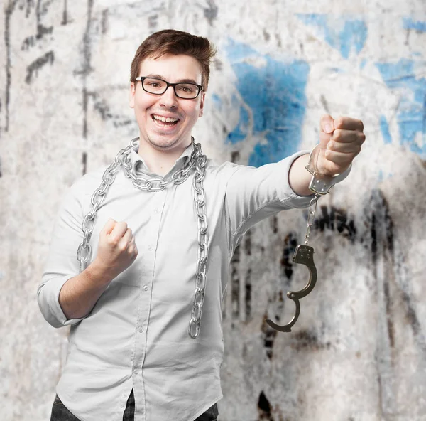 Χαρούμενος νεαρός με χειροπέδες — Φωτογραφία Αρχείου