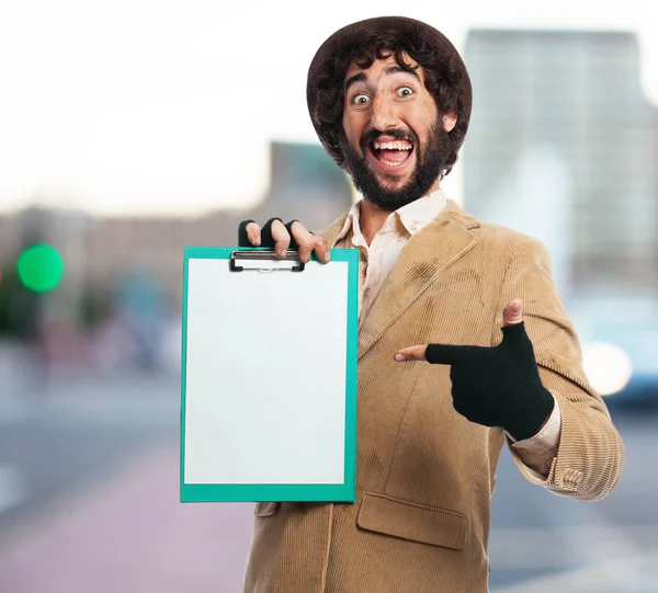 Glücklicher Obdachloser mit Notizbuch — Stockfoto