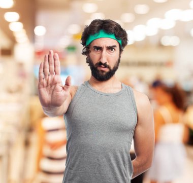 kızgın spor adam dur hareketi ile