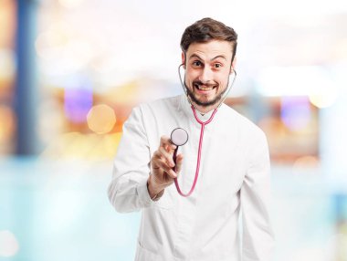 Şaka ile kızgın doktor adam