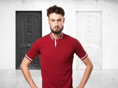 Mutlu genç adam düşünme