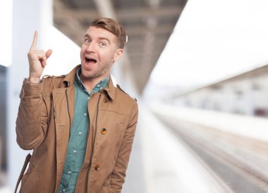 çılgın genç adam şaka