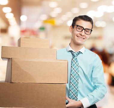 kutuları ile mutlu işadamı