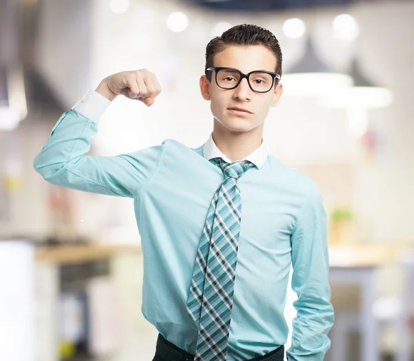 Glücklicher Geschäftsmann in starker Pose — Stockfoto