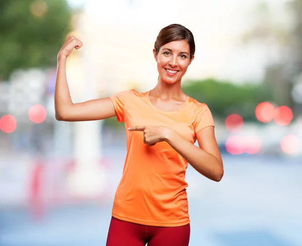 Mujer deporte feliz en pose fuerte —  Fotos de Stock