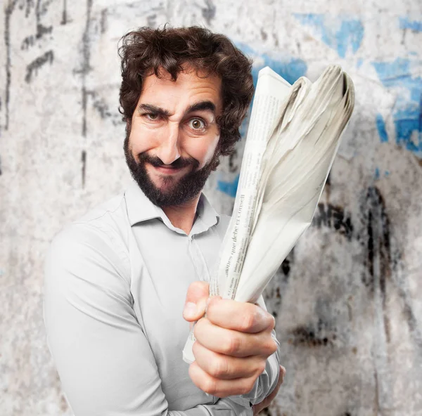 Joven enojado con el periódico — Foto de Stock