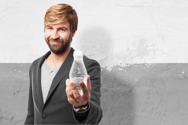 Felice uomo d'affari con bottiglia d'acqua — Foto Stock
