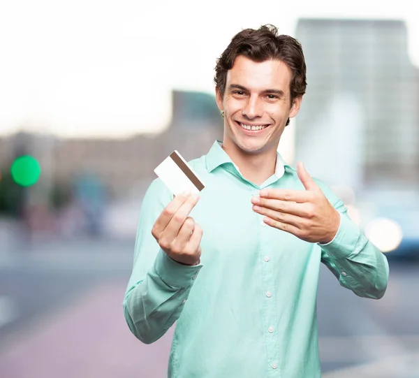 Счастливый бизнесмен с кредитной картой — стоковое фото