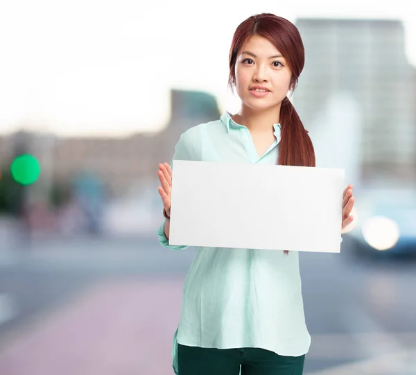 Gelukkig chinese vrouw met banner — Stockfoto