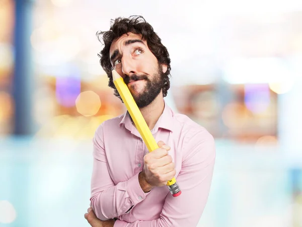 Junger Mann denkt mit Bleistift — Stockfoto