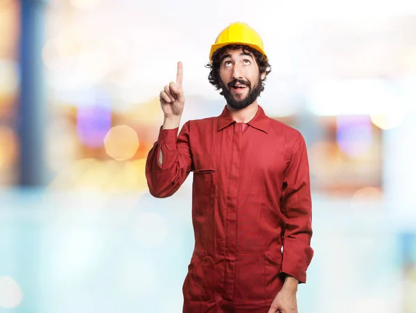 Trabalhador feliz homem apontando para cima — Fotografia de Stock