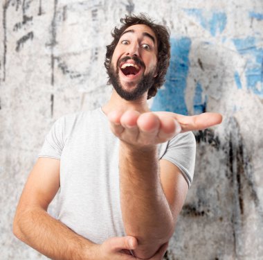 çılgın genç adam gösteren jest 