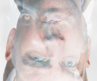 mavi gözlü adam yakın çekim