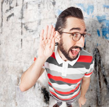 çılgın genç adam dinleme