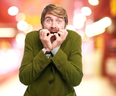 endişeli ifade ile korkmuş işadamı