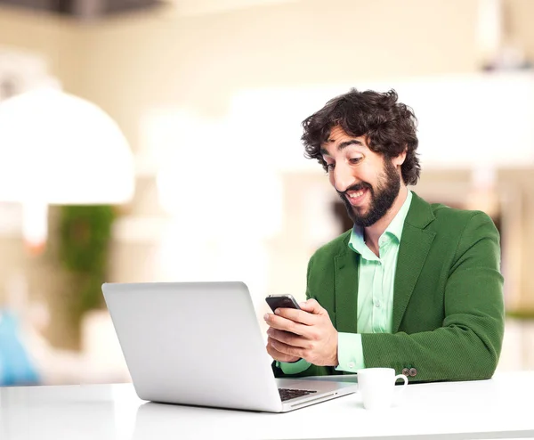 Glad affärsman med mobiltelefon — Stockfoto