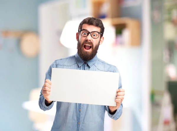 Glücklicher junger Mann mit Plakat — Stockfoto