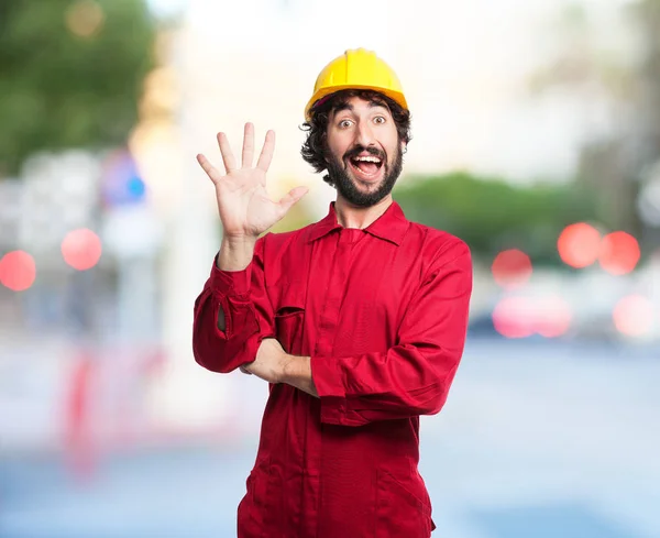 Mężczyzna robotnik z znak numer pięć — Zdjęcie stockowe