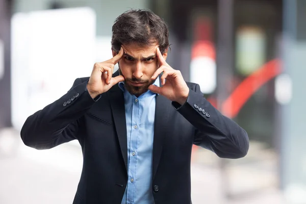 Konzentriertes Geschäftsmannsdenken — Stockfoto