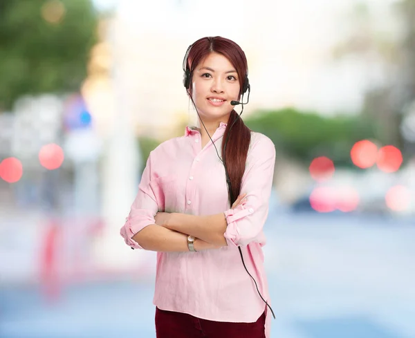 Wanita cina bahagia dengan headphone — Stok Foto