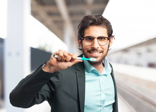 Щасливий бізнесмен з зубною щіткою — стокове фото