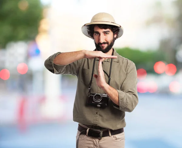 Stolzer Entdecker mit Auszeit-Zeichen — Stockfoto