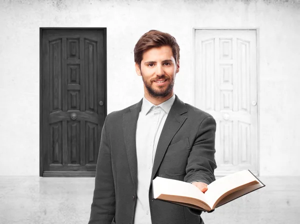 Homem de negócios feliz com pequeno livro — Fotografia de Stock