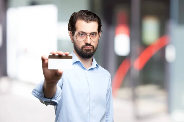 Joven feliz con tarjeta de crédito — Foto de Stock