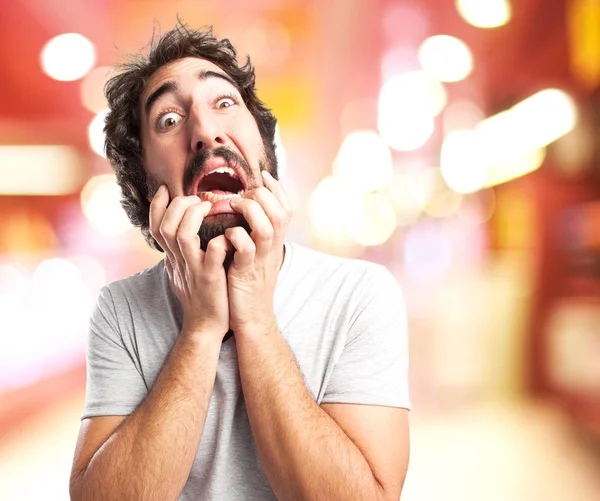 Jovem estressado em pose assustada — Fotografia de Stock